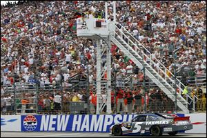 Kasey Kahne crosses the finish line to win at New Hampshire Motor Speedway. Kahne finished second two weeks ago at Kentucky.