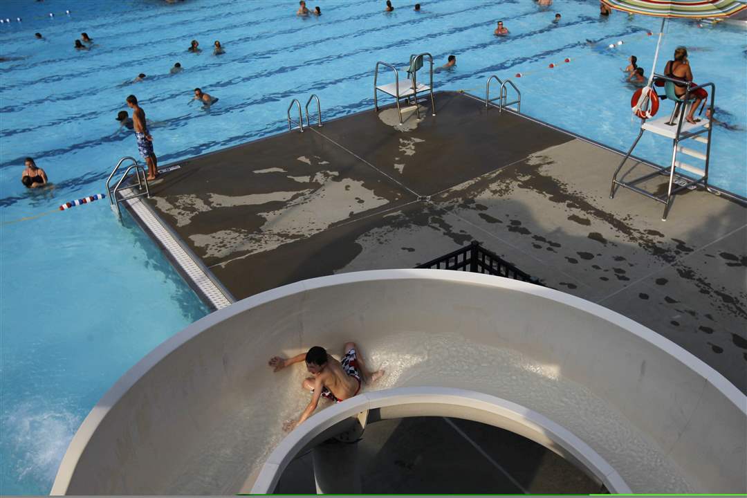 Ethan-Cope-7-of-Perrysburg-twists-on-his-way-down