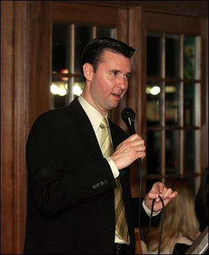 Keith Hoyt will perform a Mercy Music Under The Stars Sunday in the Toledo Zoo Amphitheatre.