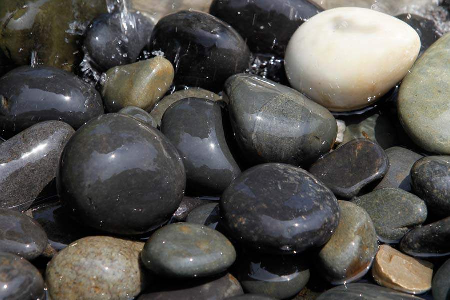 Water-pours-over-stones-in-the-garden