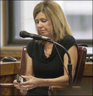 Mary Beth Straub with the cell phone which had been her daughter Lisa's at the time of her death.