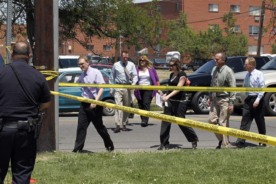 Members-of-the-prosecution-team-arrive