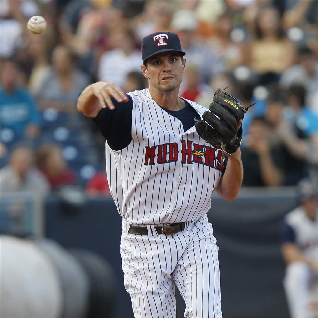 hens-justin-henry-throw