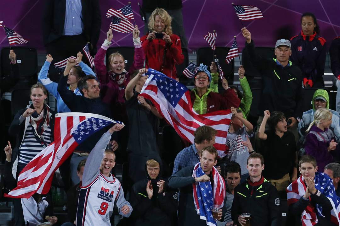 London-Olympics-Beach-Volleyball-women-fans-day-4