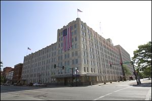 Marathon Petroleum Corp., headquartered in Findlay, says that profit in the second quarter increased to $814 million from $802 million, although the company's revenue declined 2.6 percent. 