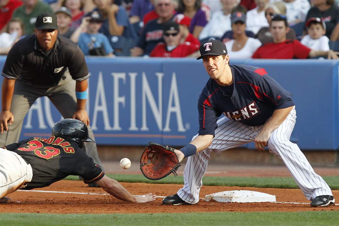 Rochester-Red-Wings-center-fielder-Clete