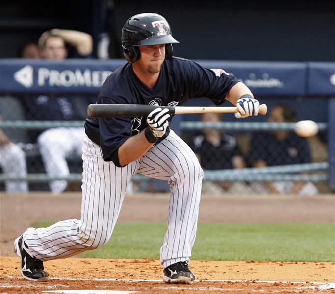 Mud-Hens-catcher-Bryan-Holaday-looks-to-bunt