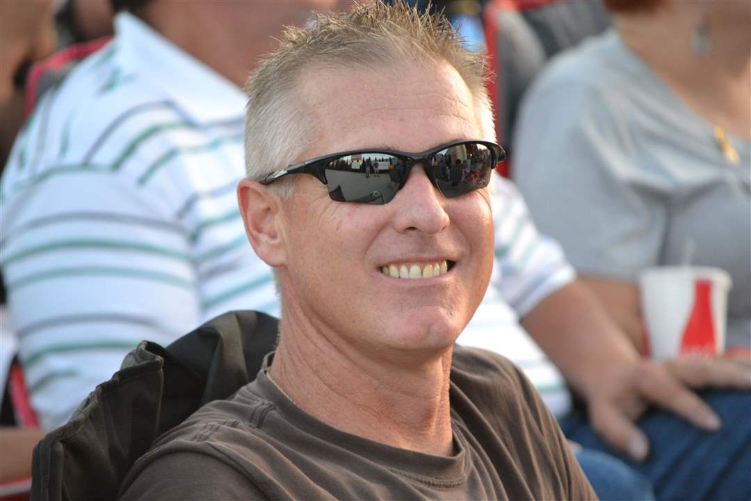 ee7009b3-b4a6-4083-a906-20efcdee3179