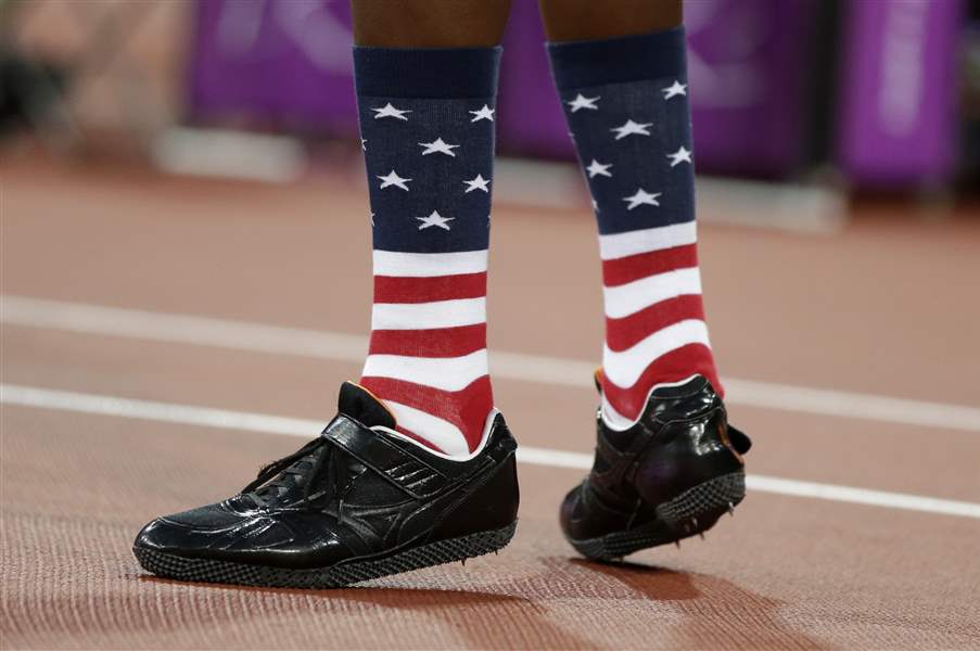 United-States-Erik-Kynard-walks-on-the-track