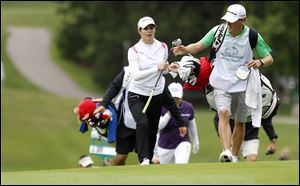 Beatriz Recari, approaching the ninth green, has only made two bogeys this week and is in 12th place.