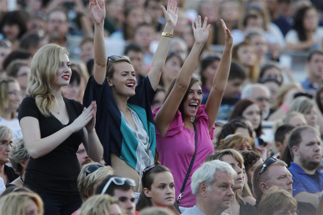 Train-Nicole-Moon-Claire-Nelson-Carly-Bonfiglio