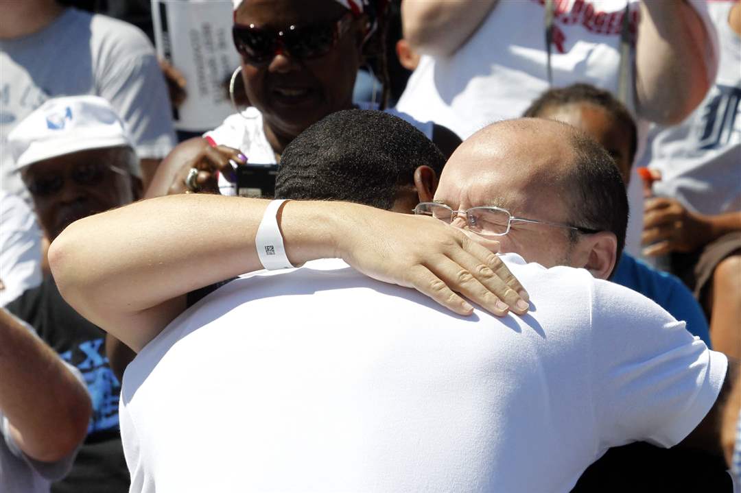 Kynard-hugs-Boyle