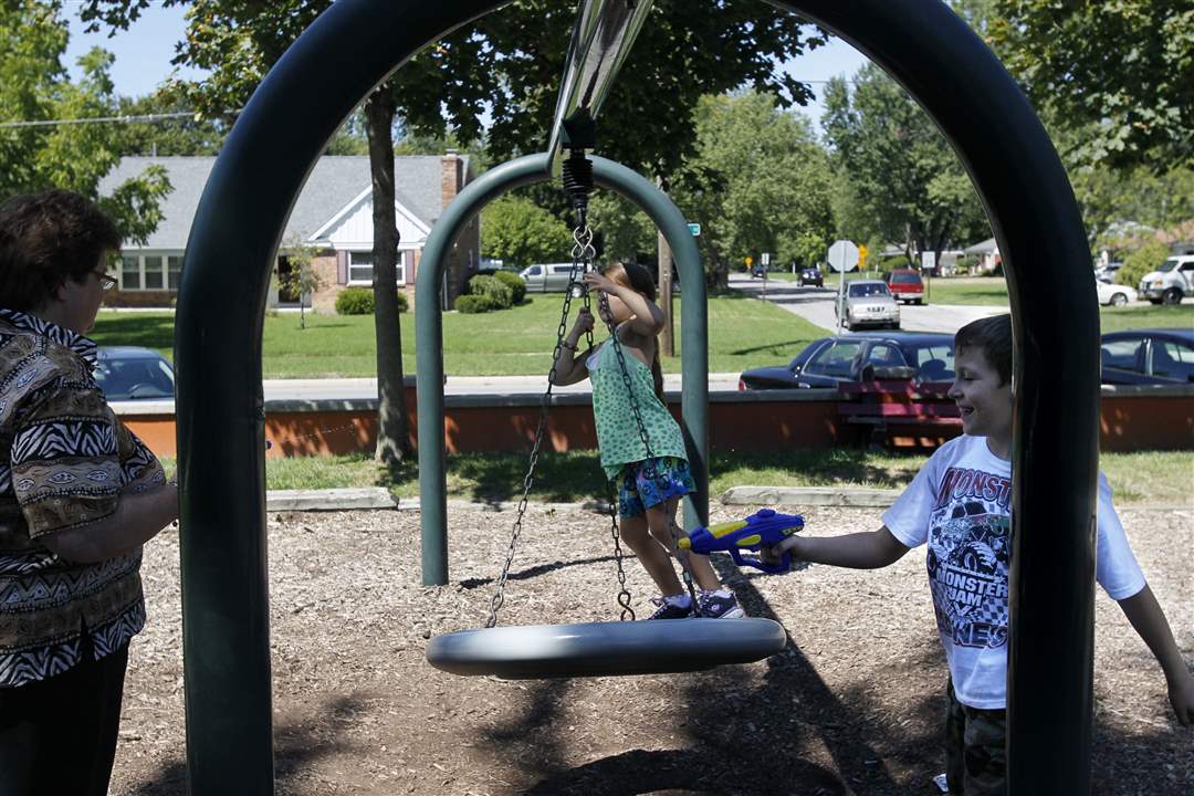 Sylv-rov-park-swing