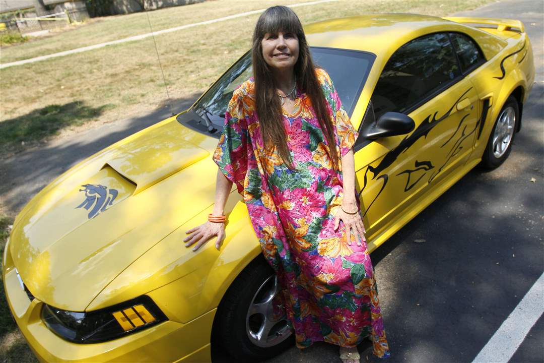 Collect-Call-Horses-Lynn-Burns-Ford-Mustang