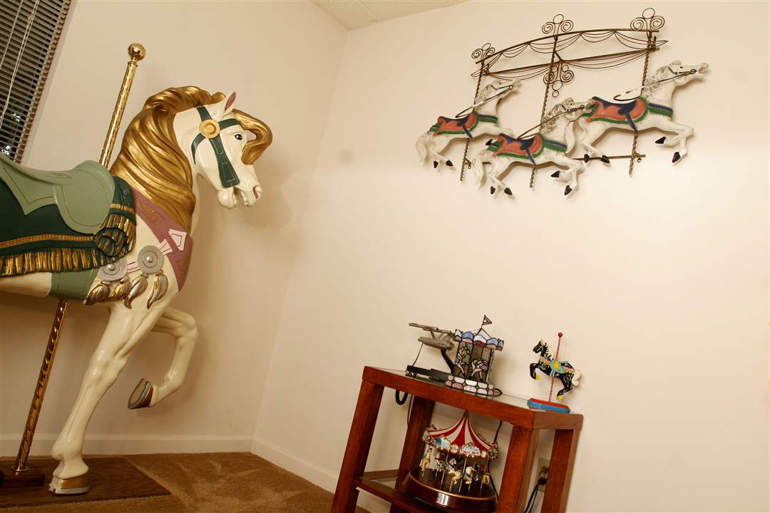 Collect-Call-Horses-Lynn-Burns-bedroom