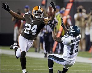 Eagles wide receiver Damaris Johnson (13) catches a pass against Browns defensive back Sheldon Brown (24) during the second quarter.