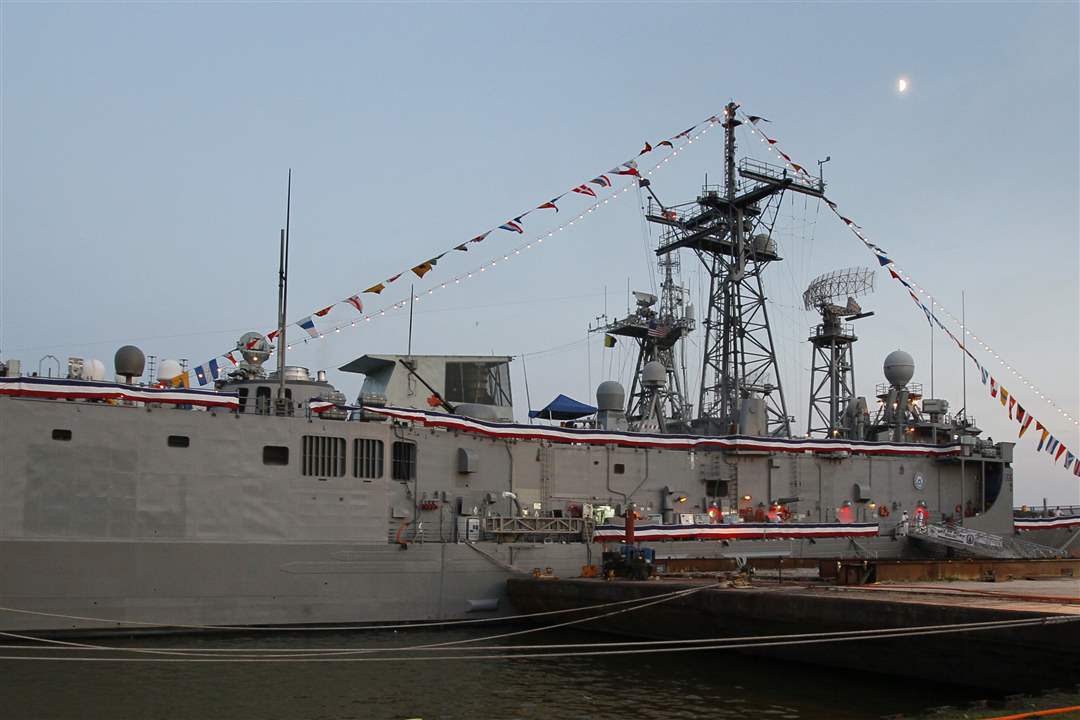 Navy-Week-De-Wert-moon