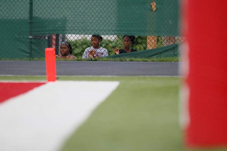 SPT-ccbedford01p-young-fans
