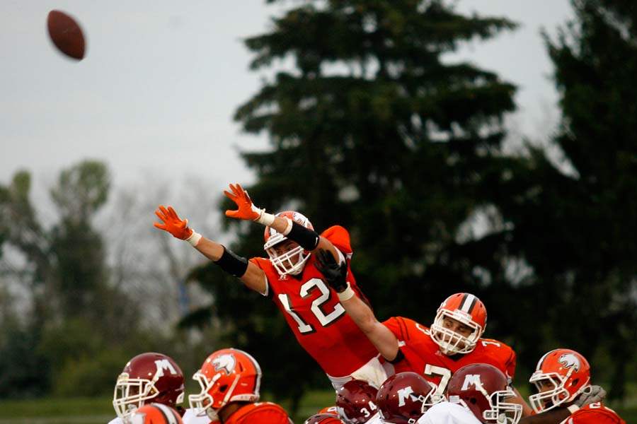 sylvania-tries-to-block-kick