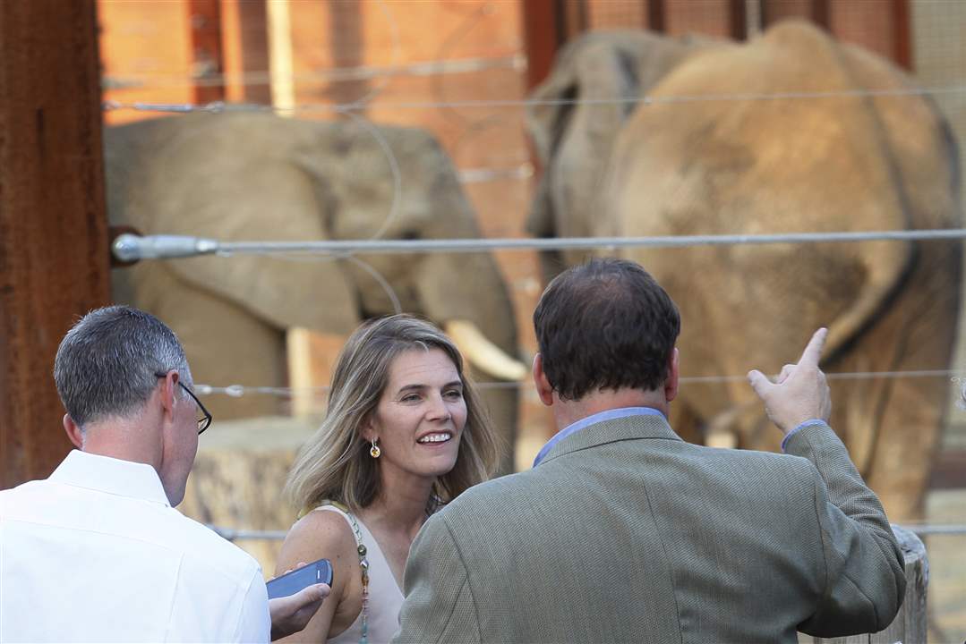 Feast-with-Beasts-Toledo-Zoo-Lamont-Thurston-Heather-Ron-Fricke