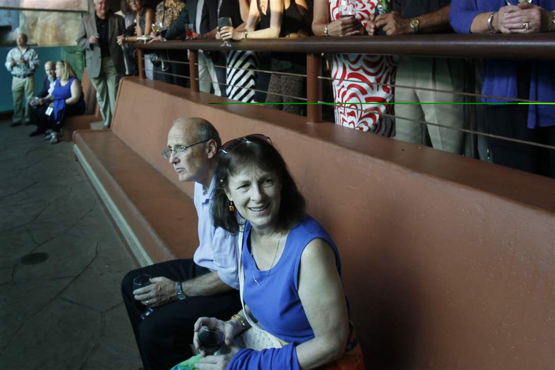 Feast-with-Beasts-Toledo-Zoo-Phil-Chris-Wolf