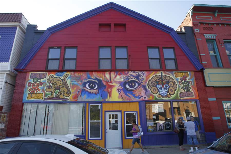 Joe-Martinez-studio-Broadway-mural-Mario-Torero