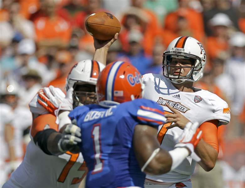 BG-quarterback-Matt-Schilz-attempts-a-pass