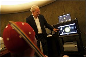 Dr. Jacob J. Elliott, a neurofeedback practitioner in Sylvania, explains how by using an EEG cap and maintaining  optimal brain frequencies, patients are able to control a computer game.