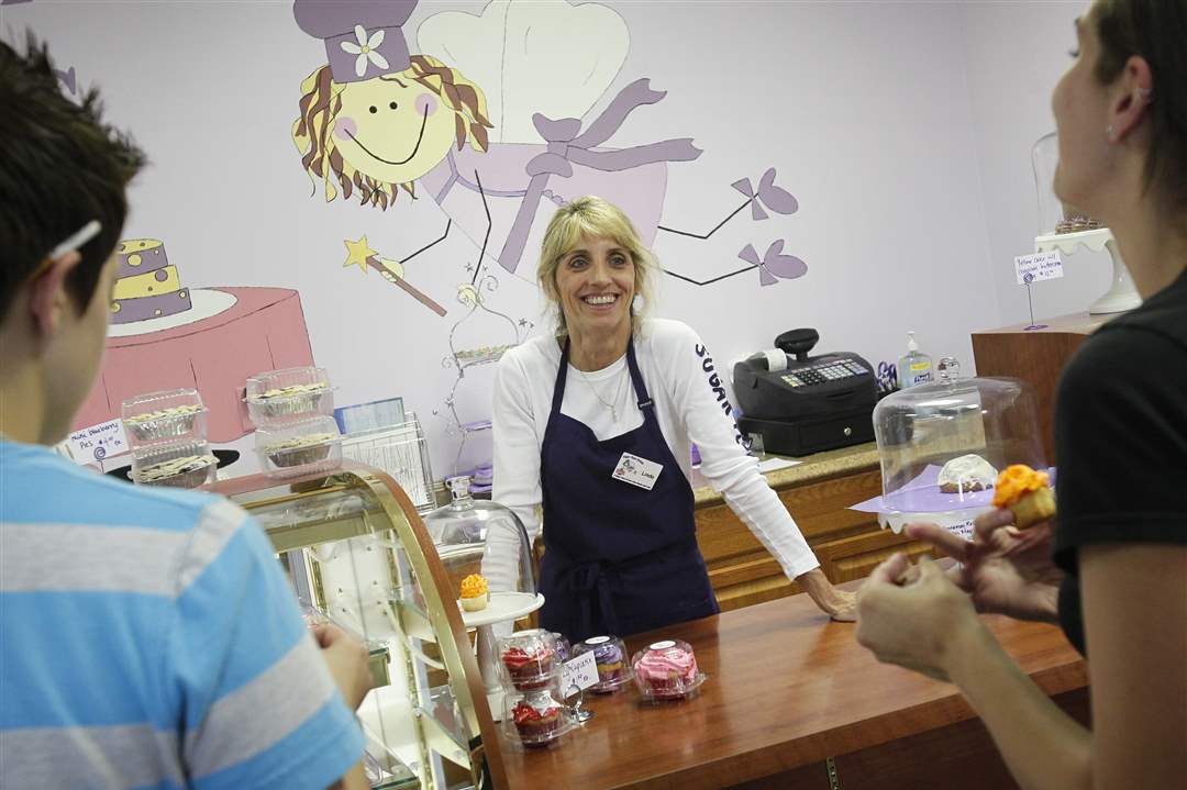 WebSylv-Sweets05-owner-jokes-customers