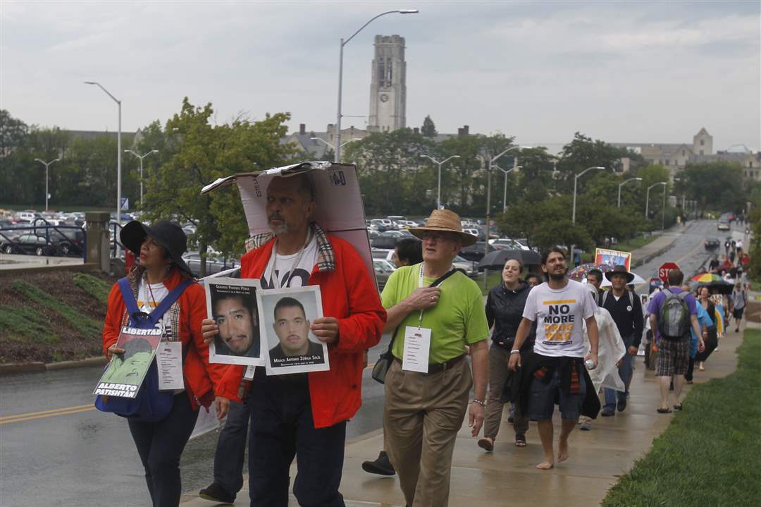 People-against-violence-and-drugs-in-Mexico-march