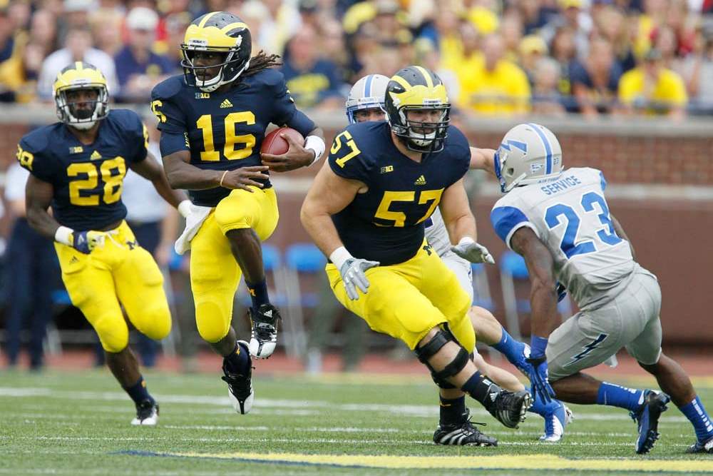 University-of-Michigan-quarterback-Denard-Robinson-1