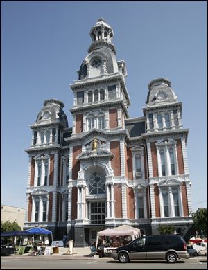 During World War II, county officials proposed replacing the courthouse.