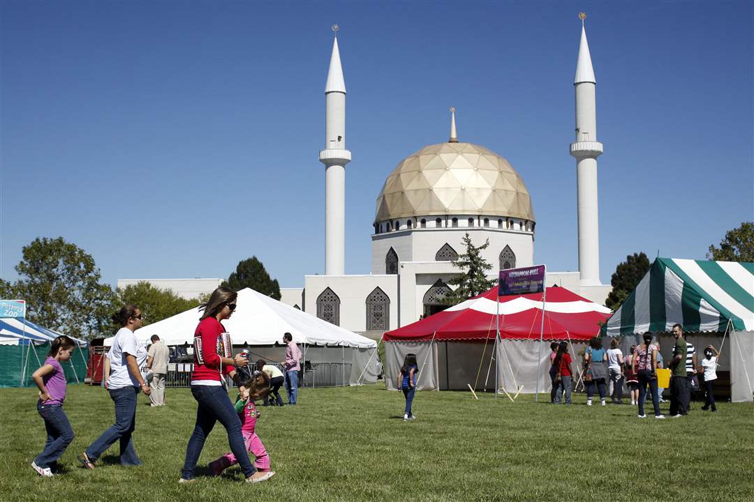 People-enjoy-the-themselves-Saturday