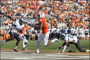 Chris Gallon gets into the end zone for a touchdown.