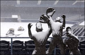Fifth Third Field will the be the site of an outdoor hockey game in 2014, the Walleye and ECHL announced Wednesday.