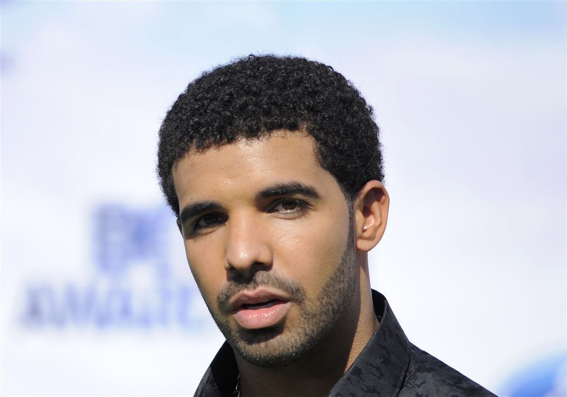 Rapper Drake celebrates graduating high image