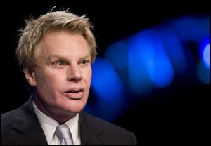 When it comes to flying, it seems that Abercrombie & Fitch CEO Michael S. Jeffries is obsessed with the details. 