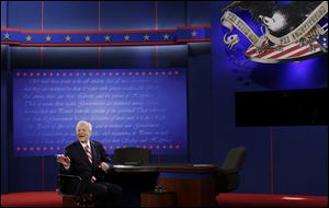 Moderator Bob Schieffer addresses the audience before the third presidential debate between President Barack Obama and Republican presidential nominee Mitt Romney at Lynn University.