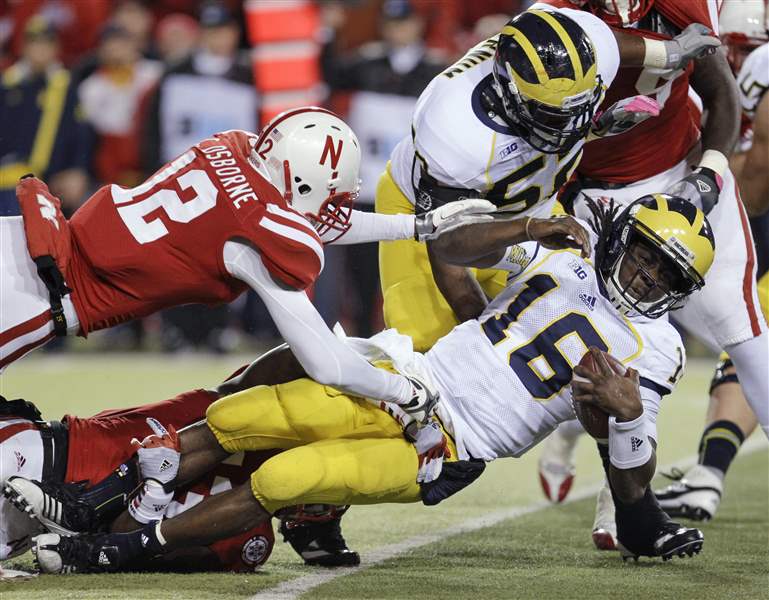 Michigan-Nebraska-Football-Denard-Robinson