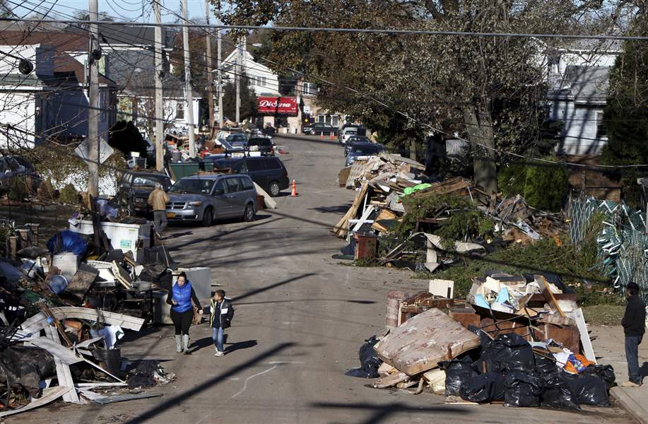 Garbage-lies-piled-on-the-street