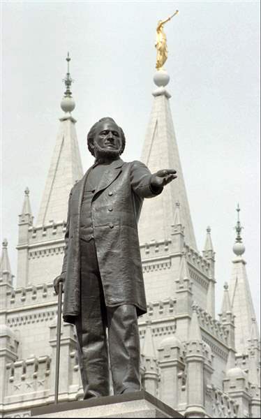 Campaign-Mormon-Church-romney