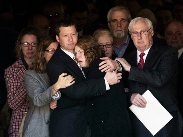 Hundreds mourn child, 2, mauled at Pittsburgh Zoo | The Blade