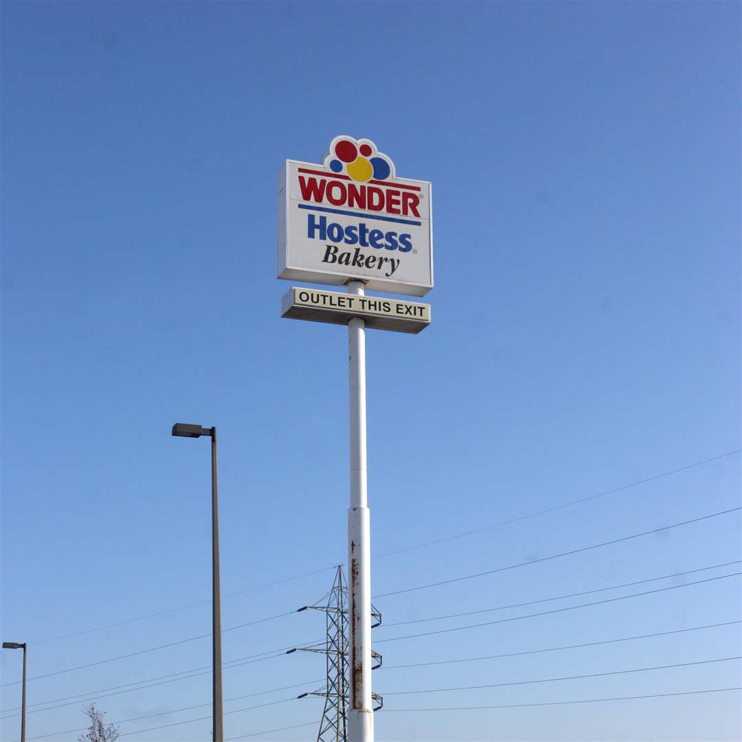 Hostess-plant-as-they-learn-that-Hostess