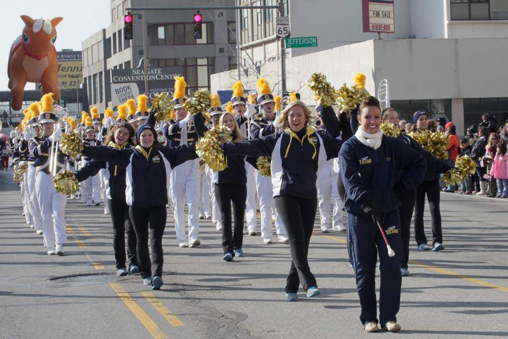 Holiday-Parade-UT-Marching-Band