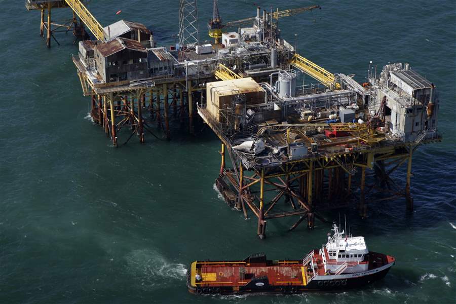 APTOPIX-Gulf-Rig-Fire