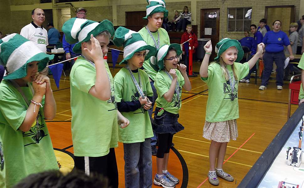 lego-challenge-cheering