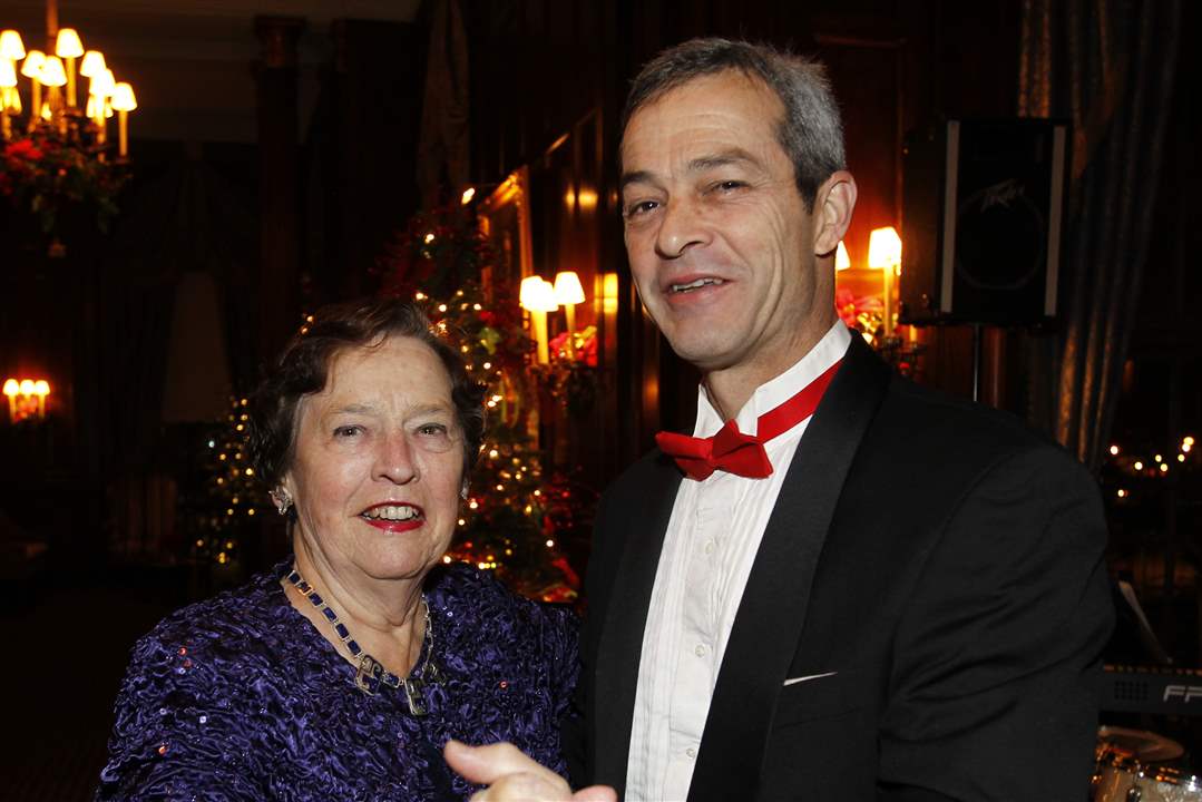 SOC-cotillion08p-sue-mosser-and-matthew-gutchess