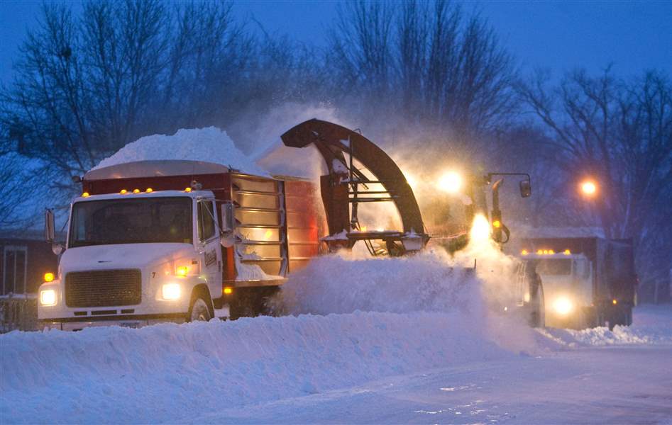 Season’s 1st big storm plowing into Midwest, approaching area today