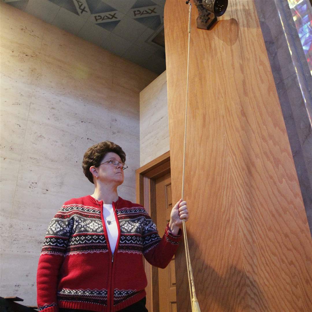 Sister-Julie-Myers-rings-a-bell-once-for-each-of-the-Sandy-Hook