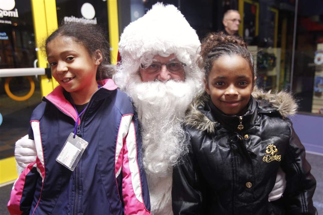 SOC-boysgirls12p-savannah-robinson-selena-herrera